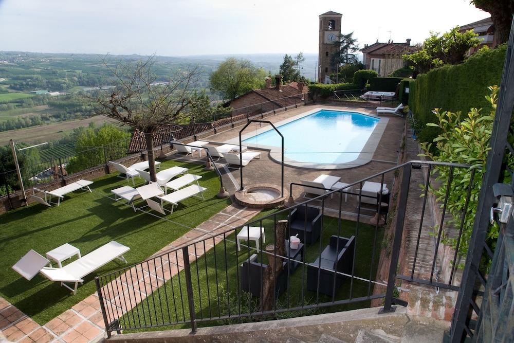 Hotel Castello Di Santa Vittoria Santa Vittoria dʼAlba Buitenkant foto