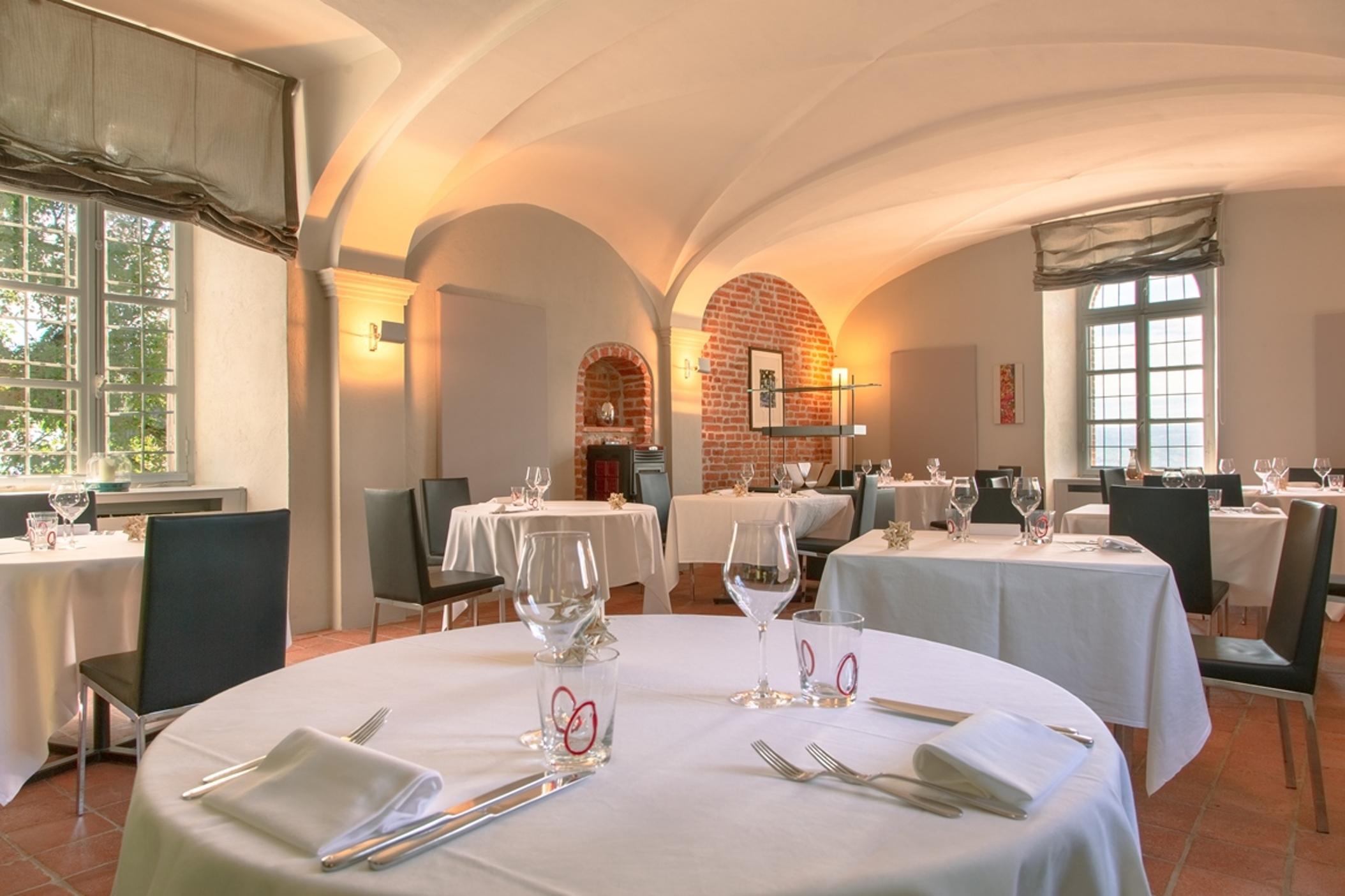 Hotel Castello Di Santa Vittoria Santa Vittoria dʼAlba Buitenkant foto