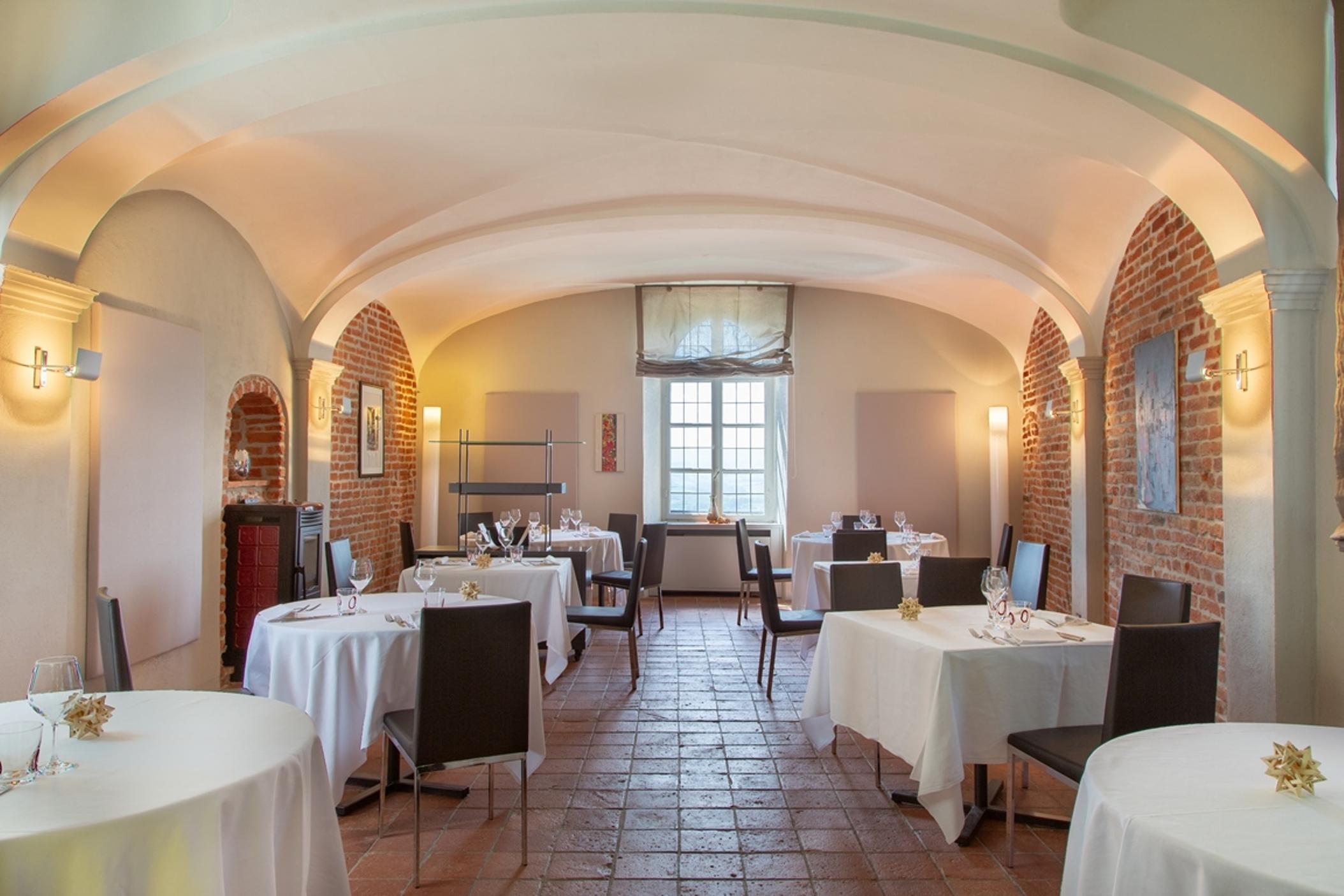 Hotel Castello Di Santa Vittoria Santa Vittoria dʼAlba Buitenkant foto