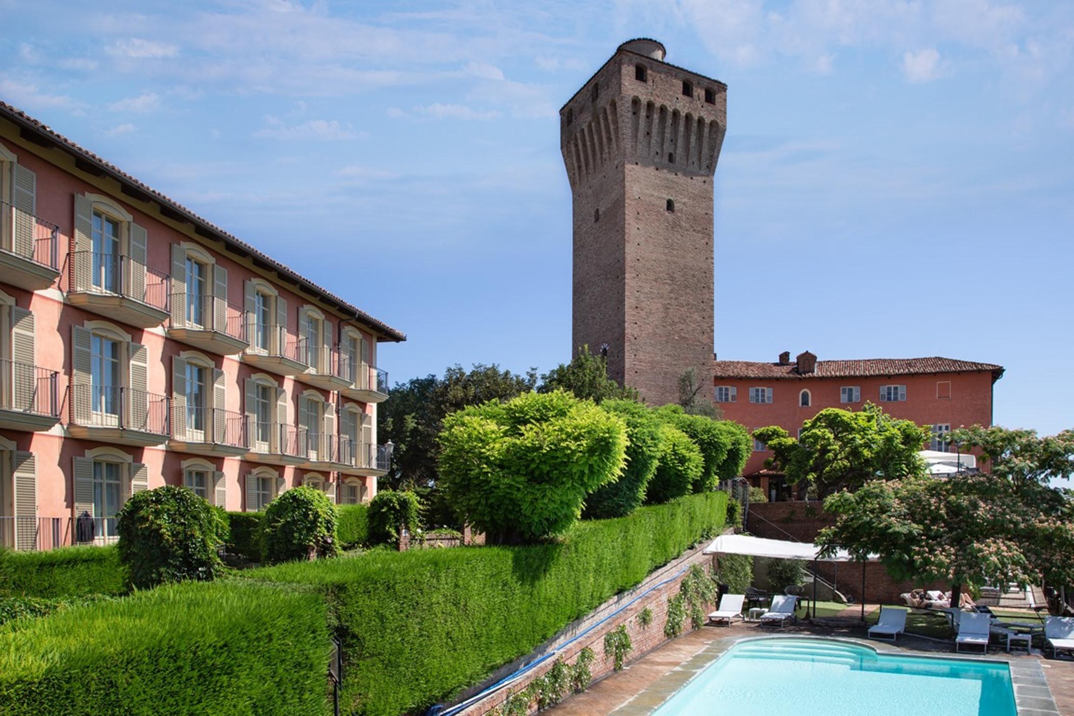 Hotel Castello Di Santa Vittoria Santa Vittoria dʼAlba Buitenkant foto