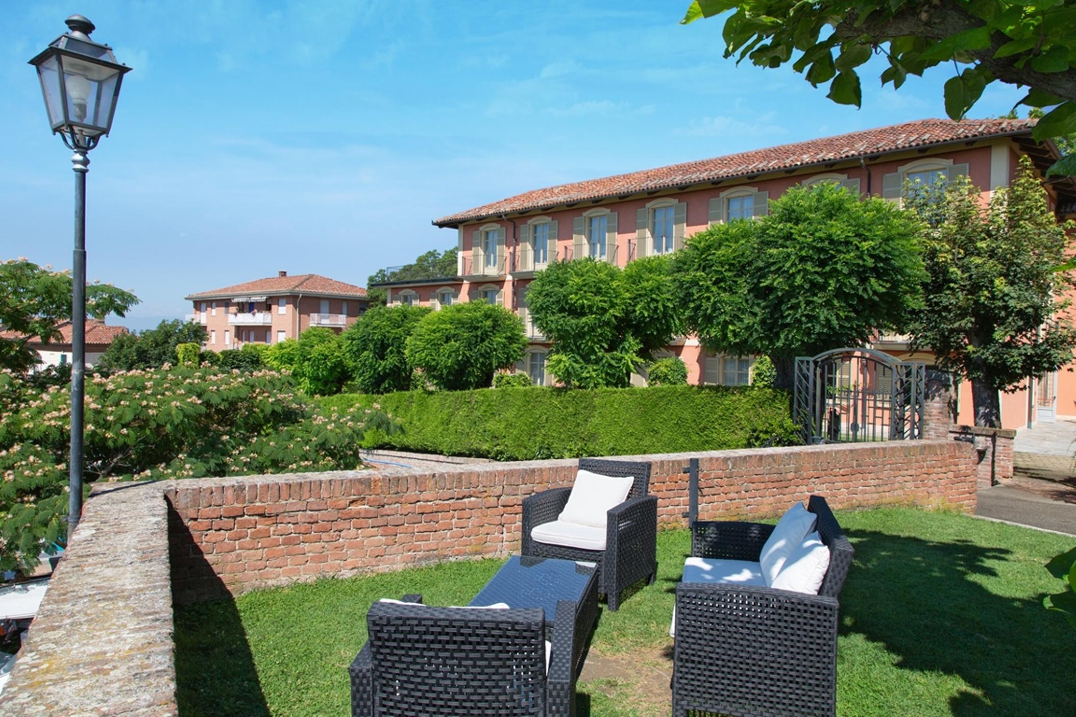 Hotel Castello Di Santa Vittoria Santa Vittoria dʼAlba Buitenkant foto