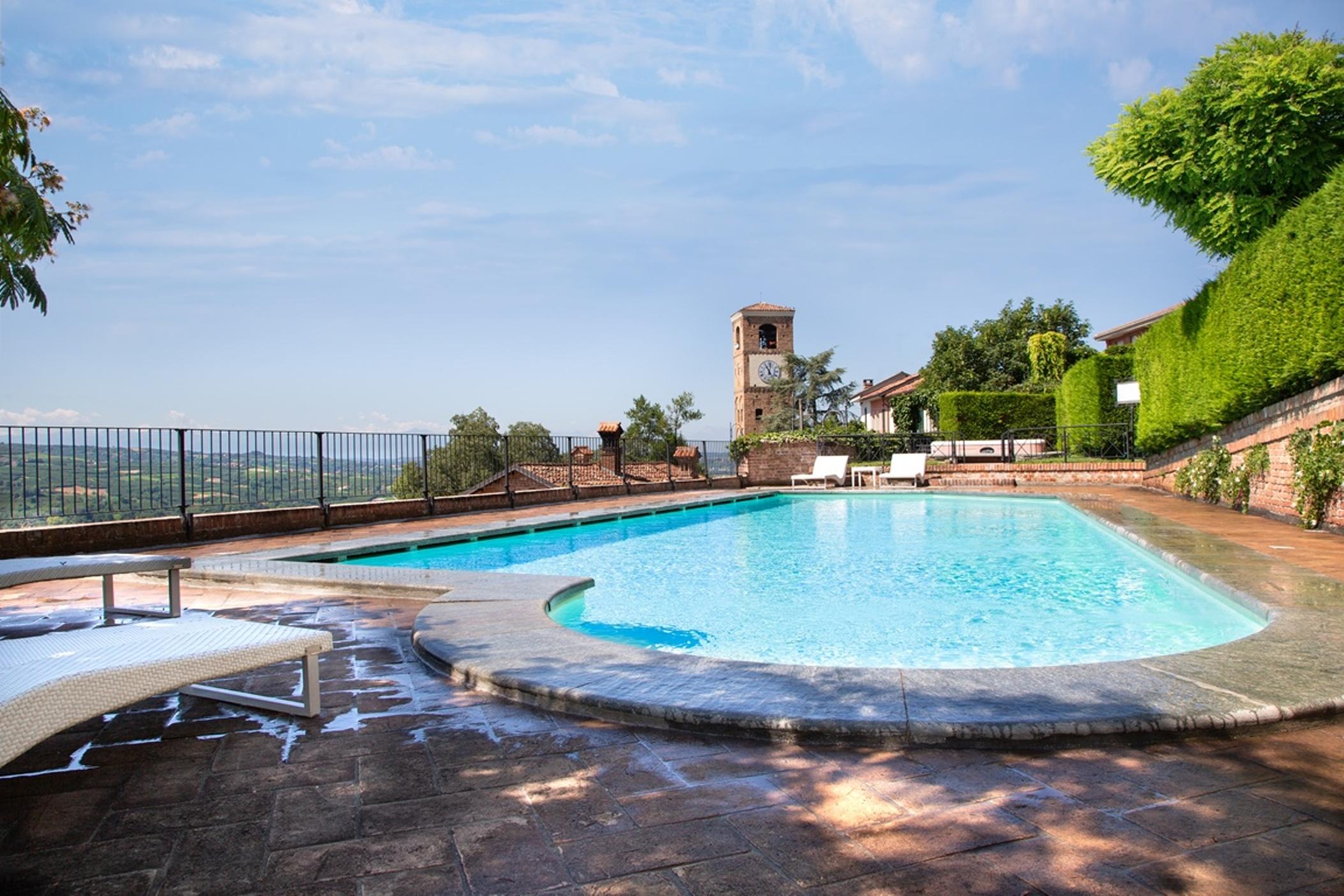 Hotel Castello Di Santa Vittoria Santa Vittoria dʼAlba Buitenkant foto