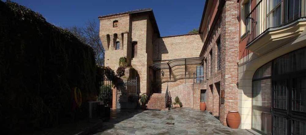 Hotel Castello Di Santa Vittoria Santa Vittoria dʼAlba Buitenkant foto