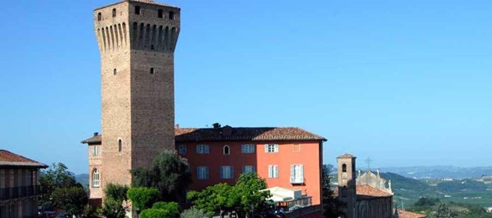 Hotel Castello Di Santa Vittoria Santa Vittoria dʼAlba Buitenkant foto