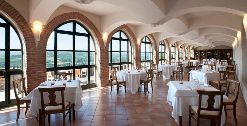 Hotel Castello Di Santa Vittoria Santa Vittoria dʼAlba Buitenkant foto