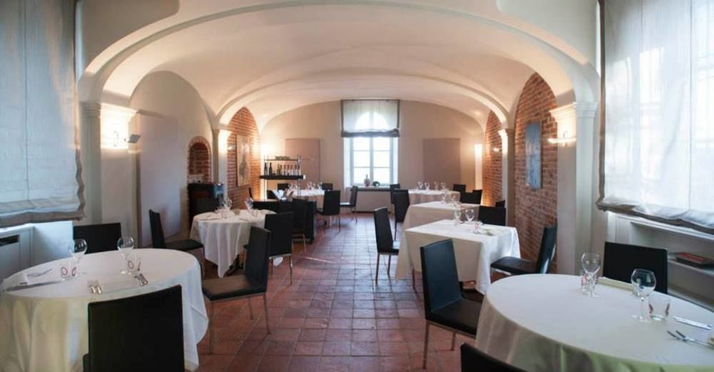 Hotel Castello Di Santa Vittoria Santa Vittoria dʼAlba Buitenkant foto