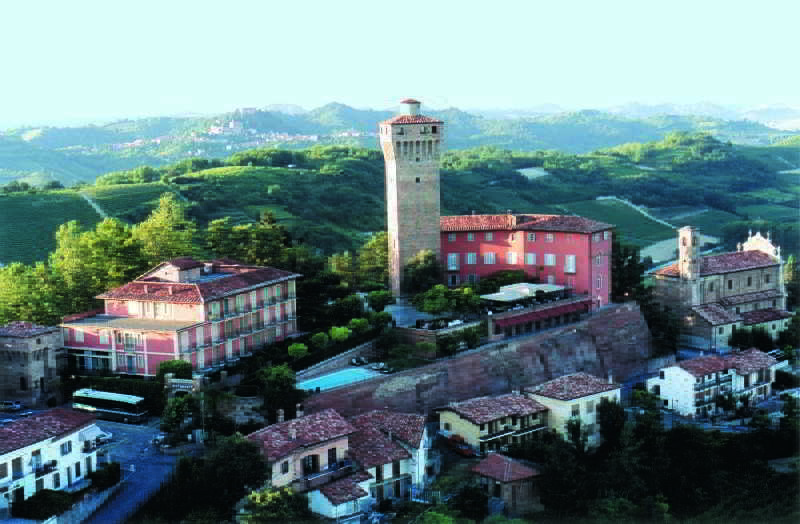 Hotel Castello Di Santa Vittoria Santa Vittoria dʼAlba Buitenkant foto