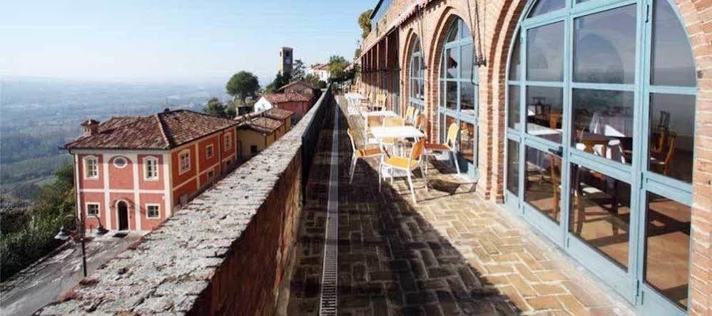 Hotel Castello Di Santa Vittoria Santa Vittoria dʼAlba Buitenkant foto