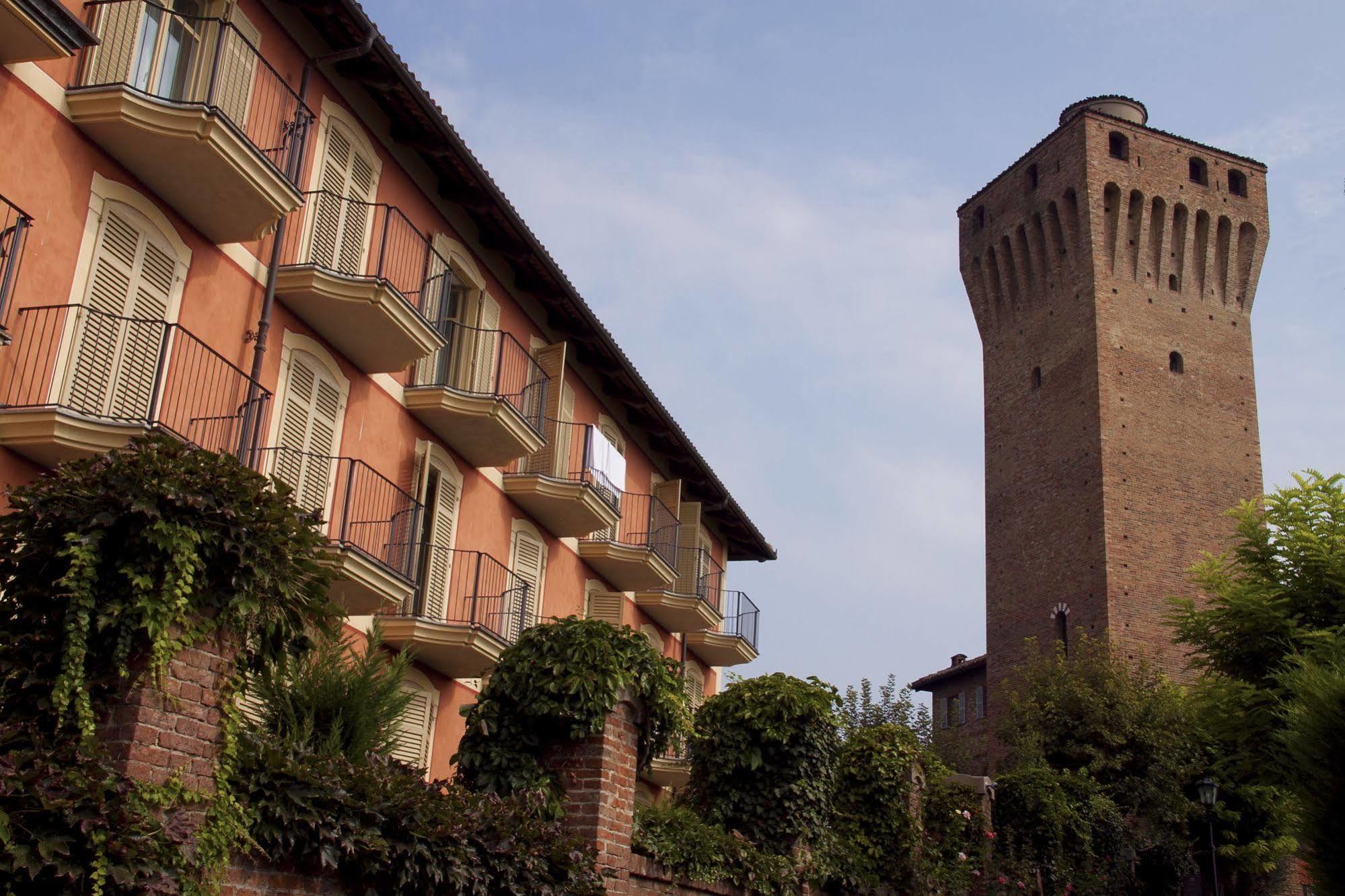 Hotel Castello Di Santa Vittoria Santa Vittoria dʼAlba Buitenkant foto
